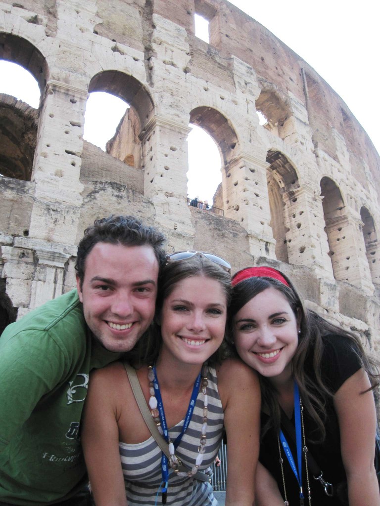 2-girls-1-guy-colossem